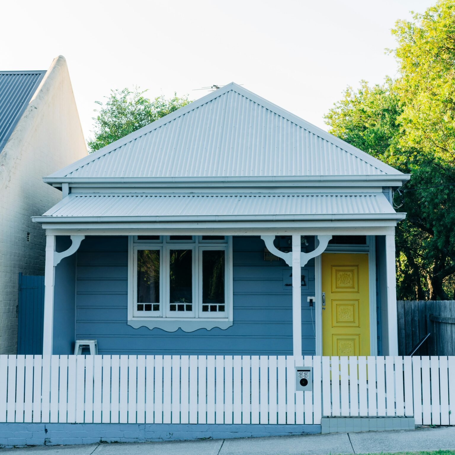 Blue house with white fencing. Sell your house for cash in The Colony, TX.